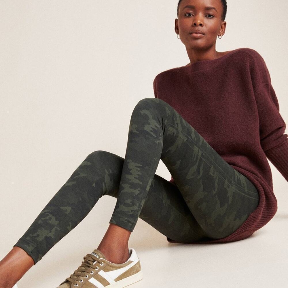 Spanx Womens Size Medium Look at Me Now Seamless Green Camo Leggings Crop
